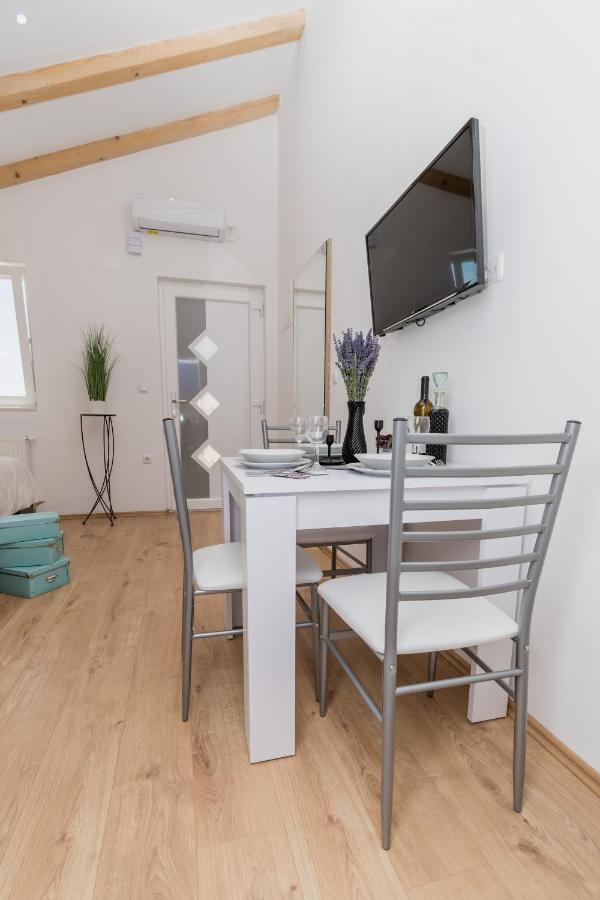 Studio Apartment Harmony Np Krka Lozovac Buitenkant foto