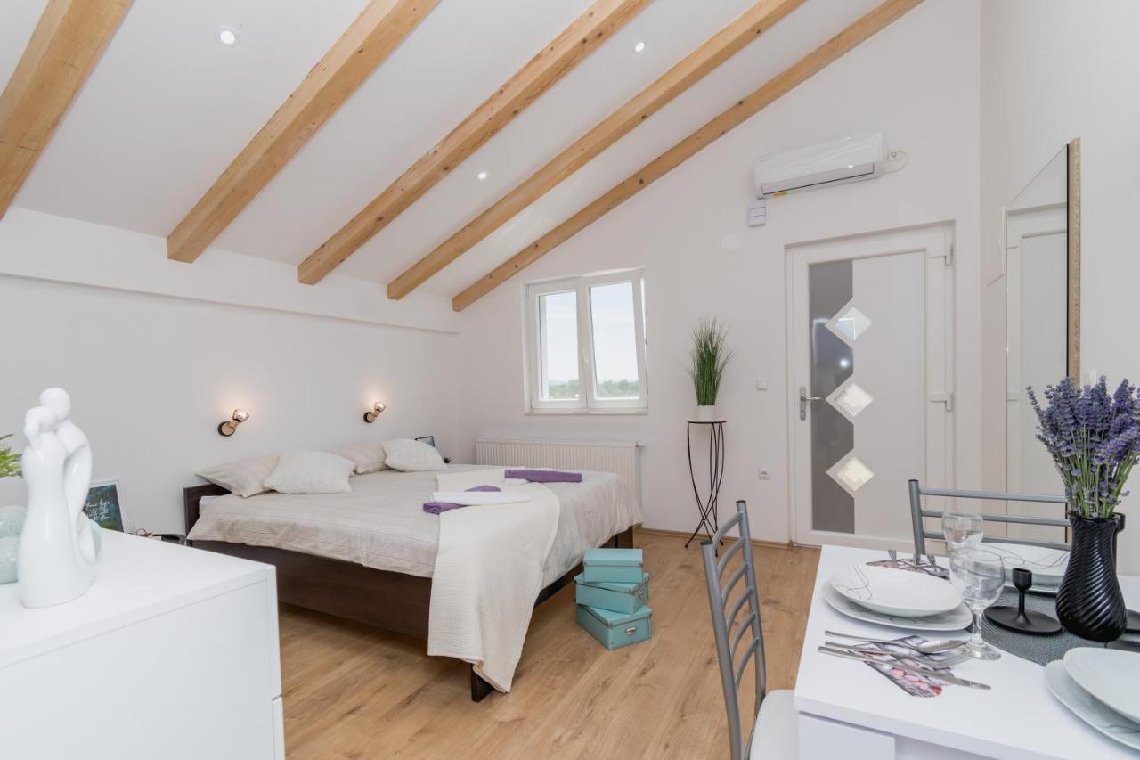 Studio Apartment Harmony Np Krka Lozovac Buitenkant foto