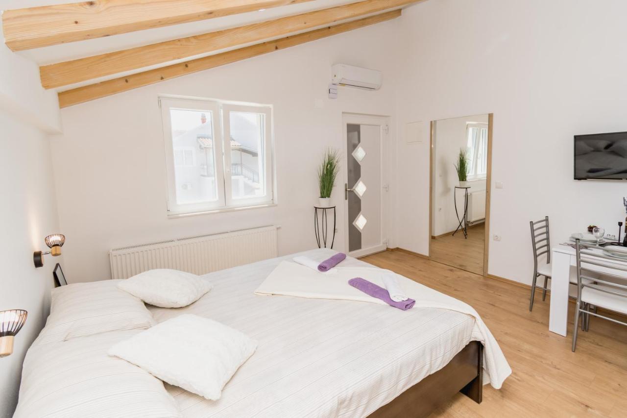 Studio Apartment Harmony Np Krka Lozovac Buitenkant foto